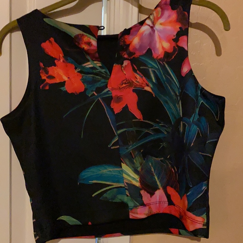 Crop top - Picture 2 of 2